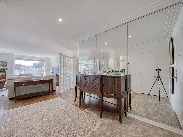 320 Fort Duquesne Blvd #26N — Photo 4