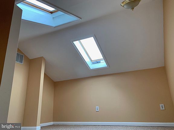 4th image of 20524 Neerwinder St