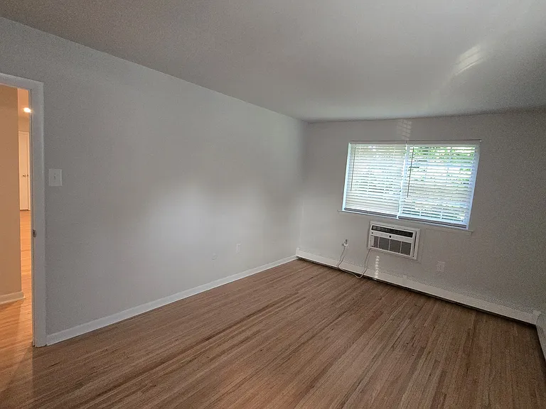 Dover Manor Apartments — Photo 19