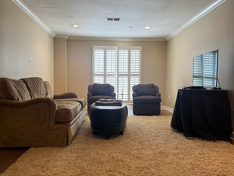 145 E Magnolia Ave — Photo 9
