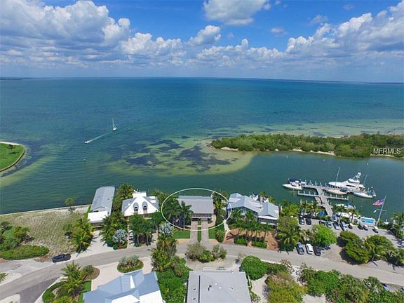 2nd image of 250 Harbor Dr