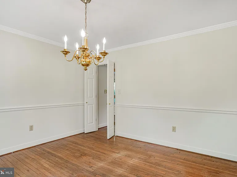 629 Lancaster St — Photo 26