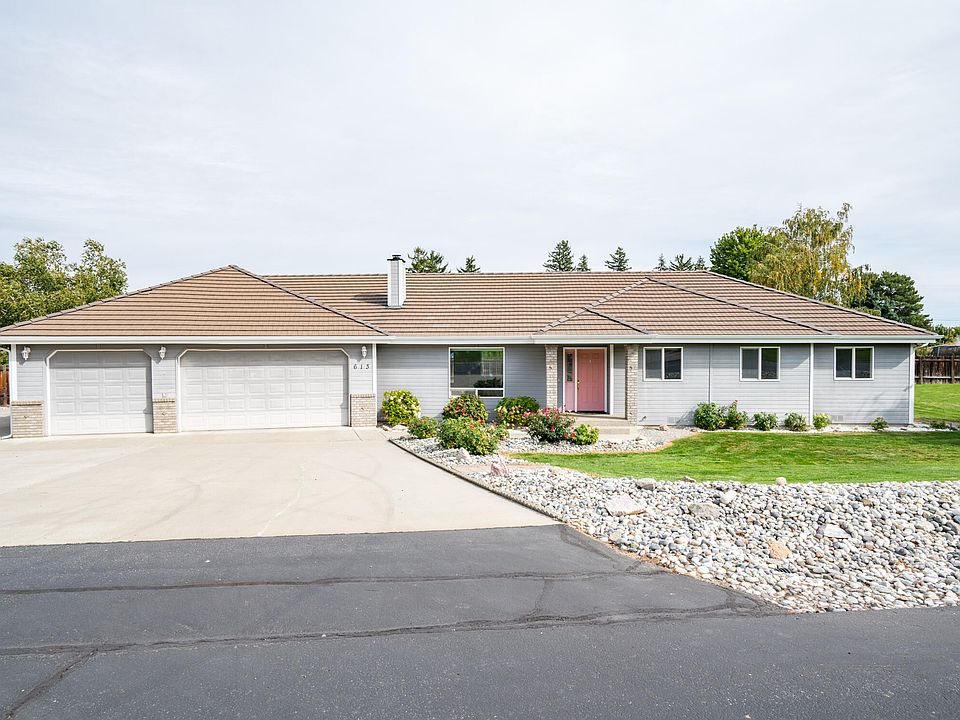 1st image of 613 Meadows Dr N