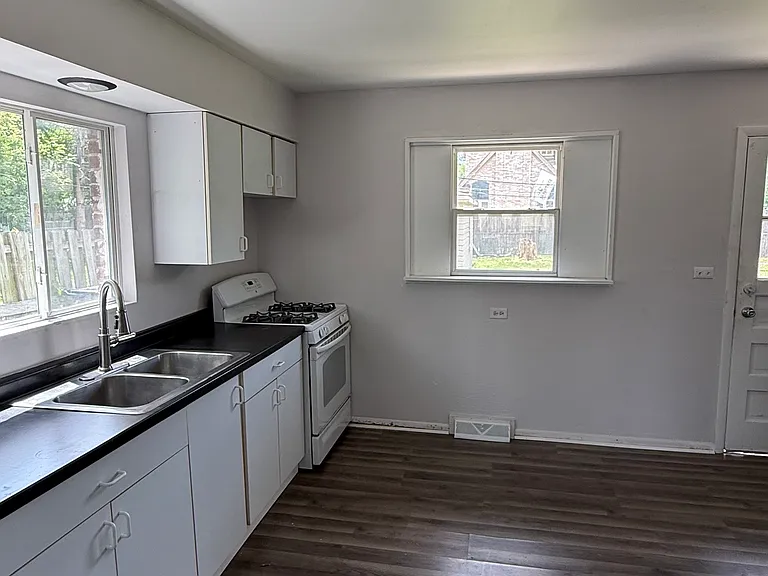 426 Mills St — Photo 11