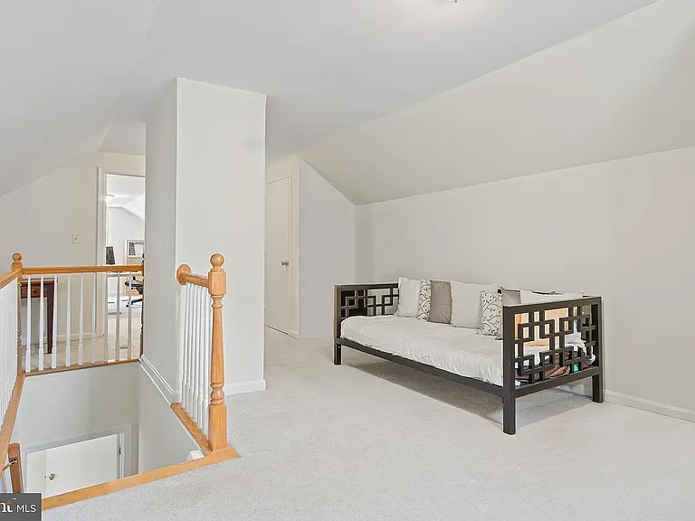 9407 Singleton Dr — Photo 15