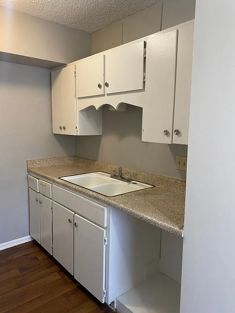 TEXANA APARTMENTS — Photo 3