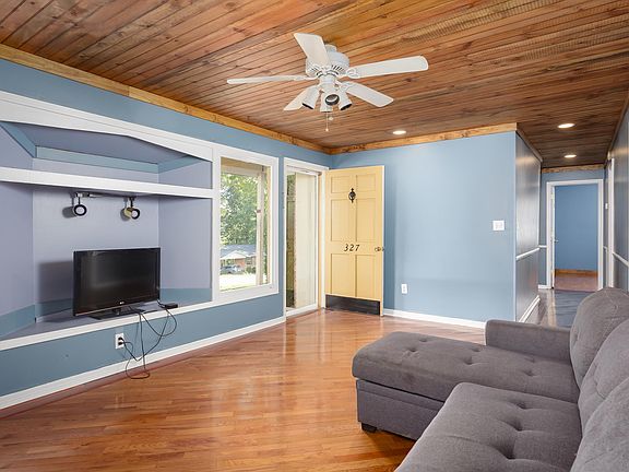 3rd image of 327 Kelly Dr