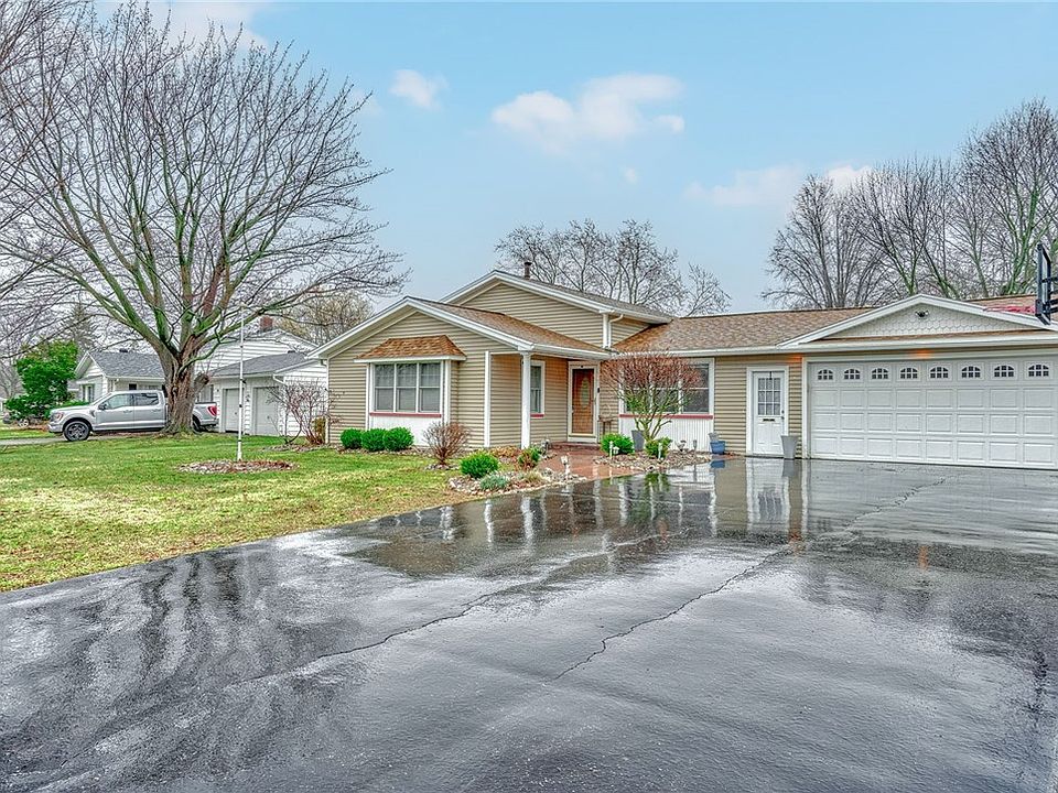 1st image of 82 Mariposa Dr