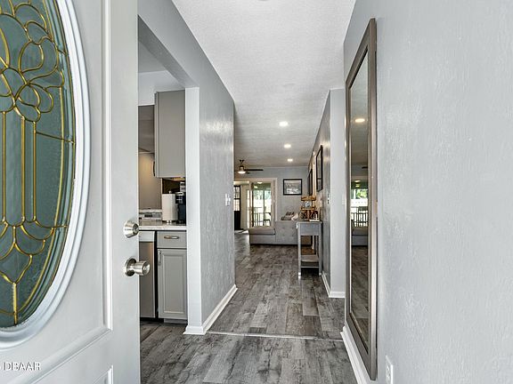 5th image of 1039 W Samms Ave