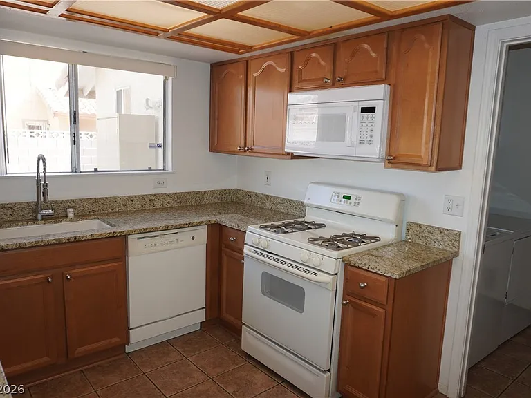 8328 Del Rey Ave — Photo 10