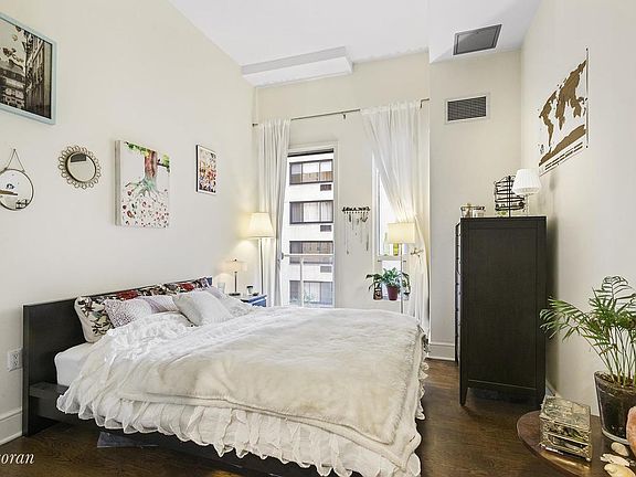 4th image of 250 E 49th St #3A