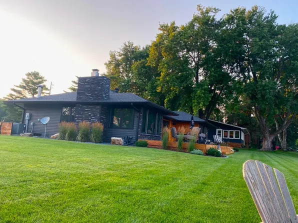 742 Shorewood Dr, Detroit Lakes, MN 56501