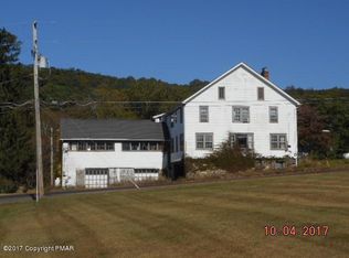 521 Greenview Dr, Stroudsburg, PA 18360