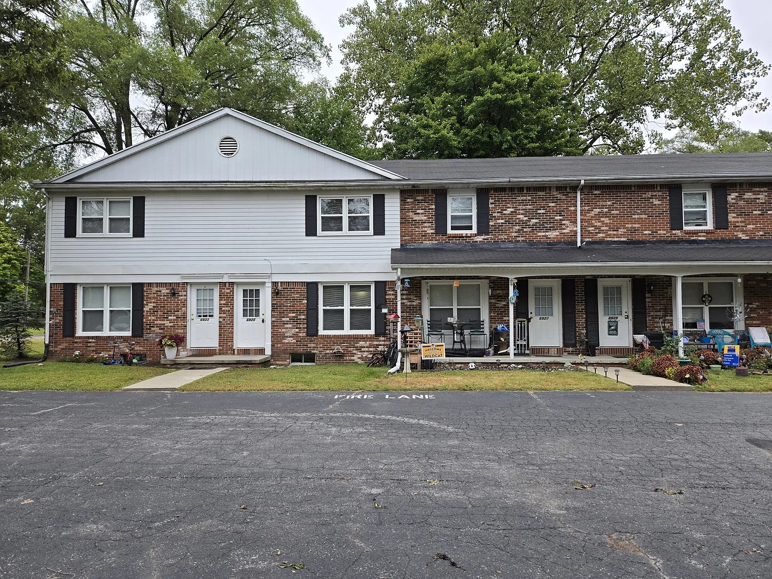 3 bed, 1.5 bath, 1296 sqft, $1,350 — Photo 1