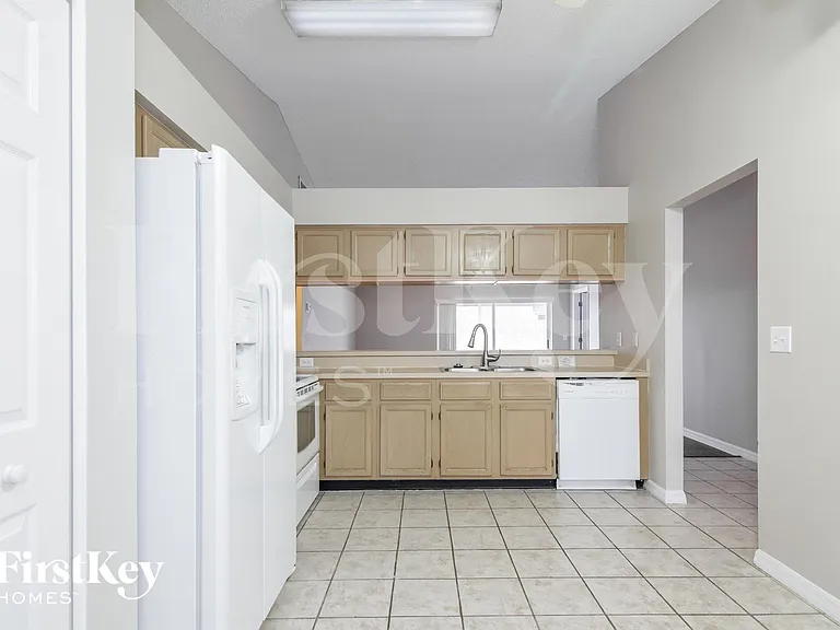4705 Hunts Ct — Photo 7
