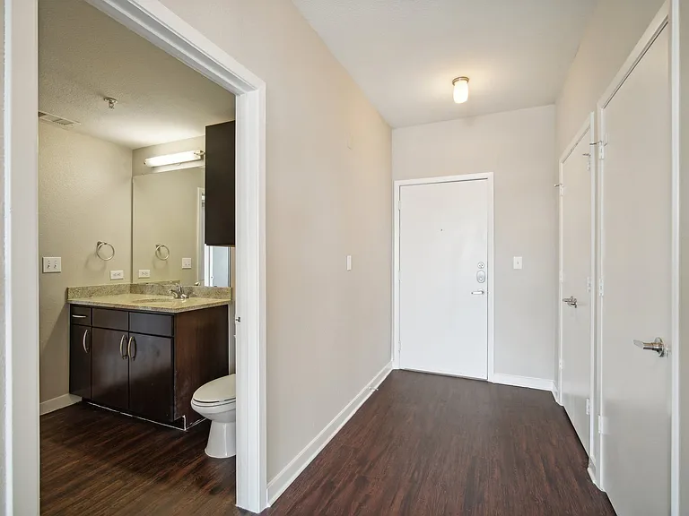 Cole Apartments — Photo 36