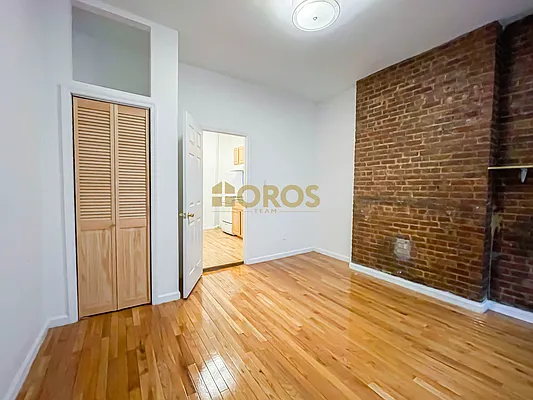 Rented by City Connections Realty | media 8