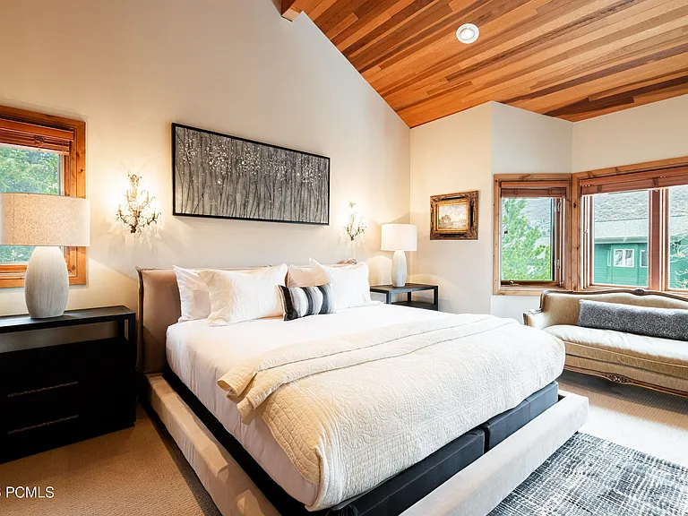 1525 Lakeside Cir — Photo 33