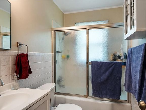 3rd image of 1904 NE 64th St