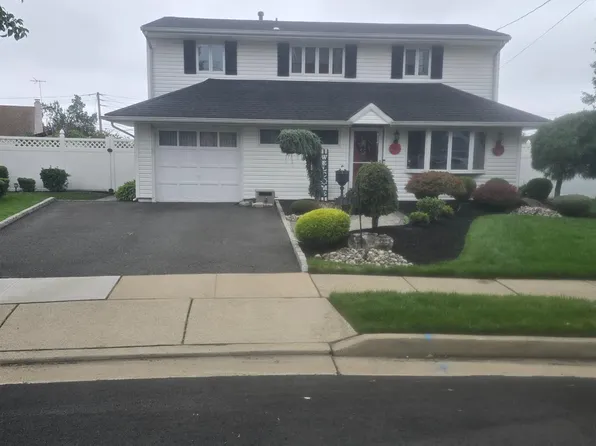 101 Whitman St, Carteret, NJ 07008