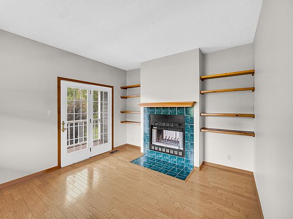 5th image of 692 Harvest Rd