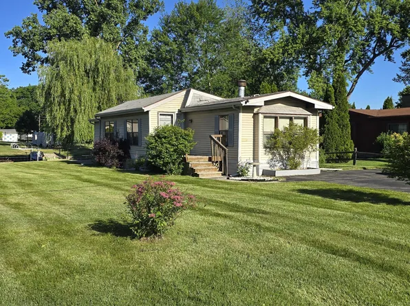 2635 Bayberry Ct, Brooklyn, MI 49230