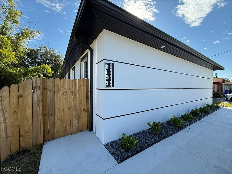 2103 French St — Photo 12