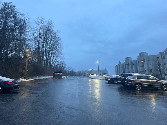 4th image of 5205 Le Parc Dr