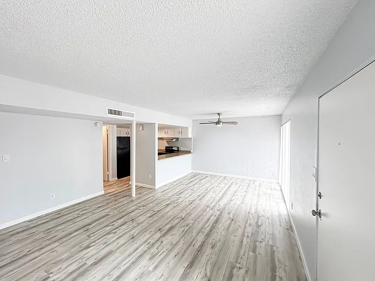 6802 N 17th Ave — Photo 15