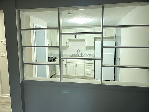 4th image of 58 N Paul St
