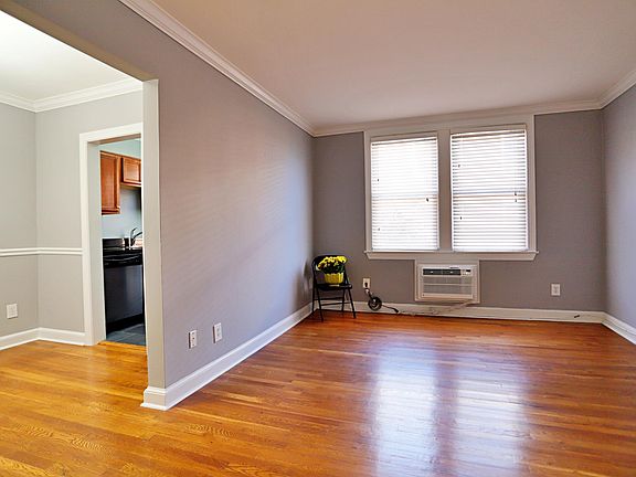 3rd image of 922 S Washington St APT 205