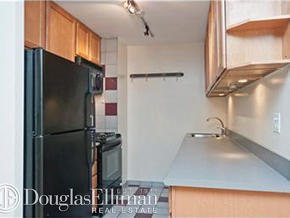 4th image of 275 W 96th St APT 9R