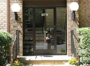 9711 Kings Crown Ct APT 201, Fairfax, VA 22031
