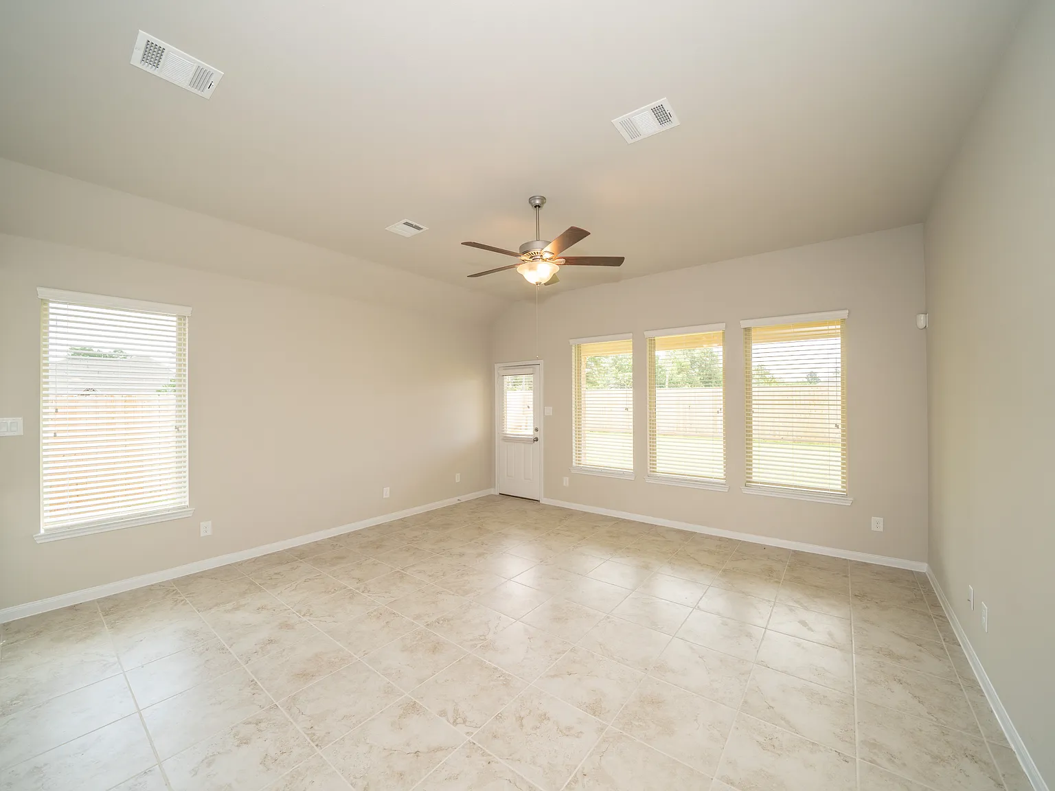 Laurel Glen — Photo 1