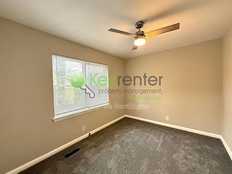 305 Sunrise Ln #B — Photo 5