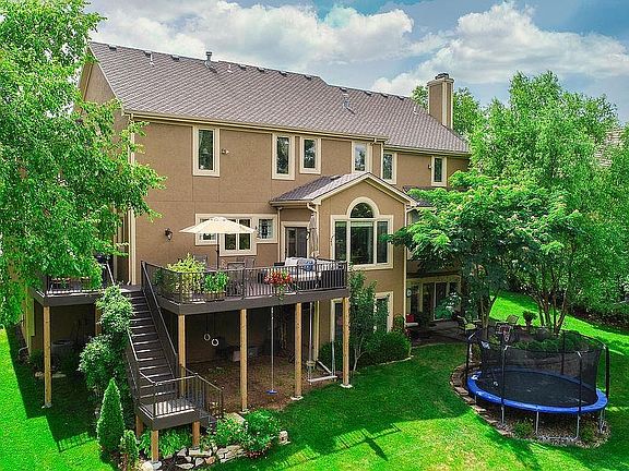 3rd image of 15216 Ironhorse Cir