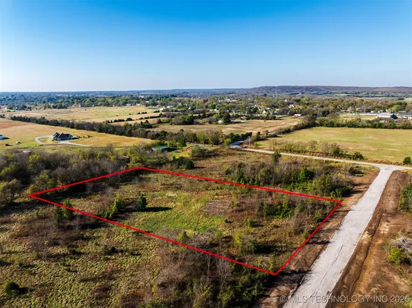 19 W 195th St S, Mounds, OK 74047