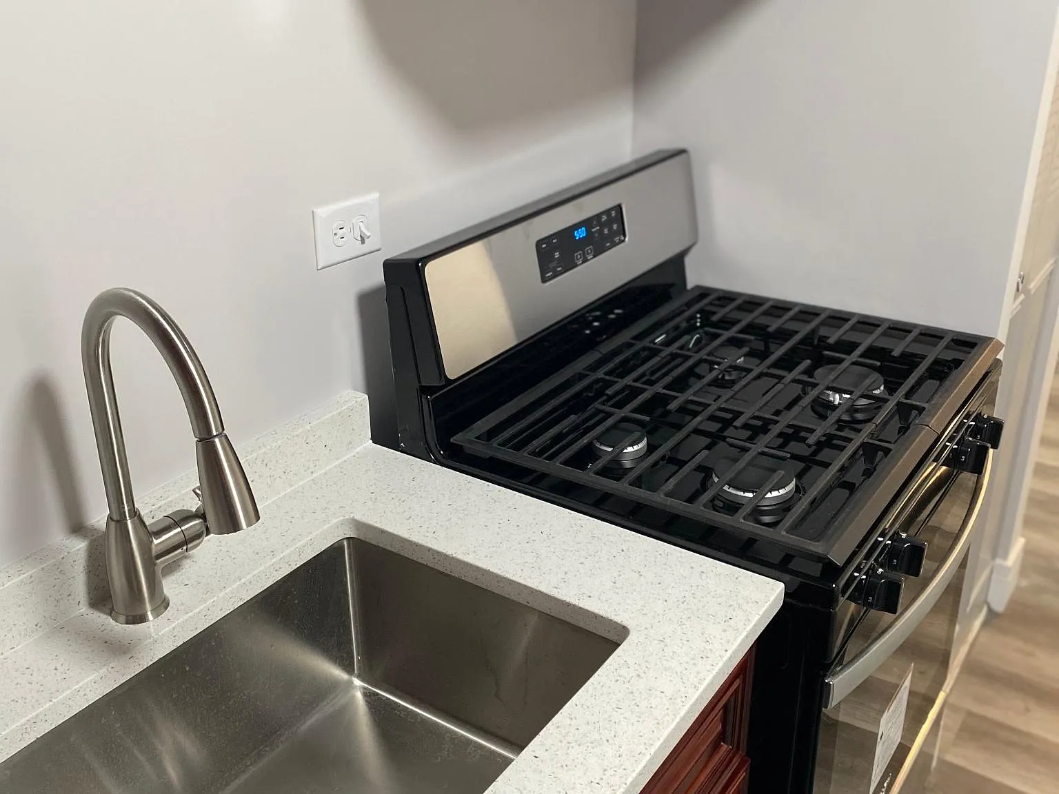 1 bed, 750 sqft, $1,635 — Photo 2