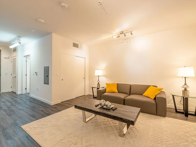 1400 FIG Apartments — Photo 24