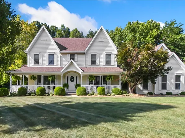 561 Hickory Ln, Charleston, IL 61920