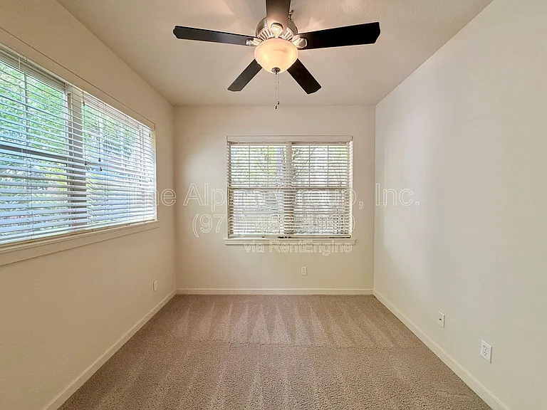 657 NE Garswood Ln — Photo 12