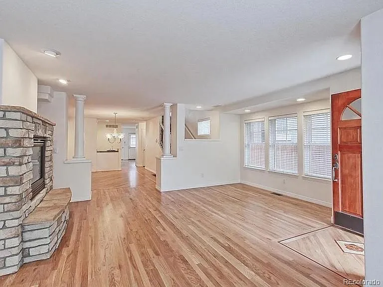 4 bed, 4.5 bath, 3400 sqft, $6,250 — Photo 3