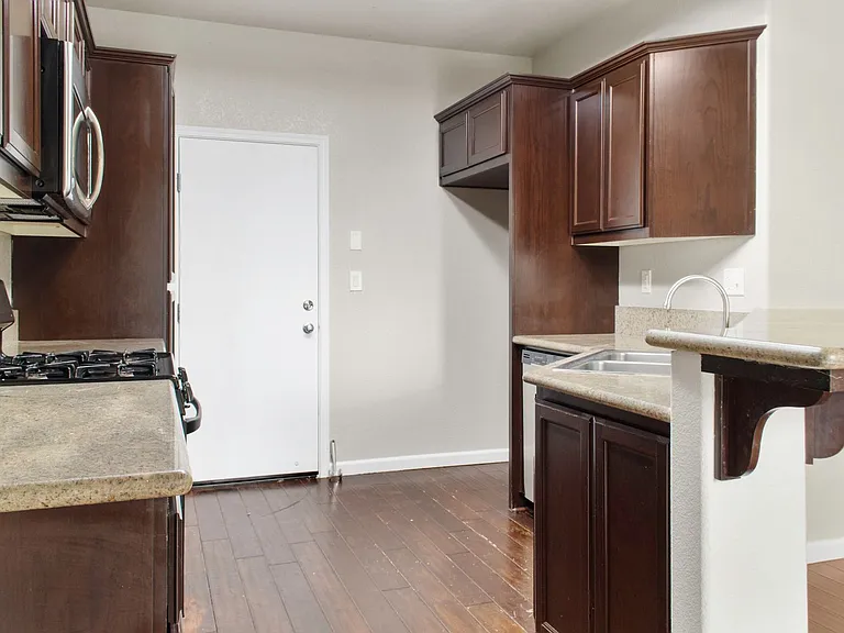 3249 Torrance Ave — Photo 6