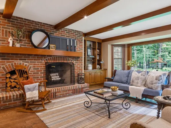 304 Fieldstone ROAD, Delafield, WI 53018