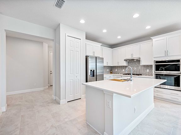 4th image of 223 Okeeffe Cir