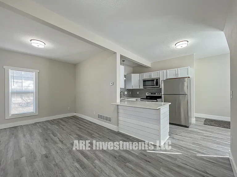 949 28th St — Photo 3