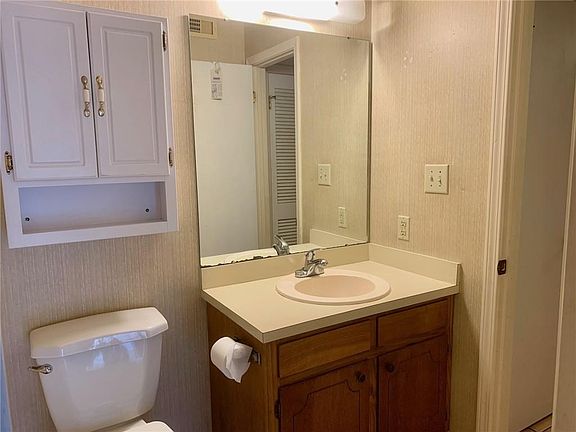 3rd image of 200 Parma Dr APT M1