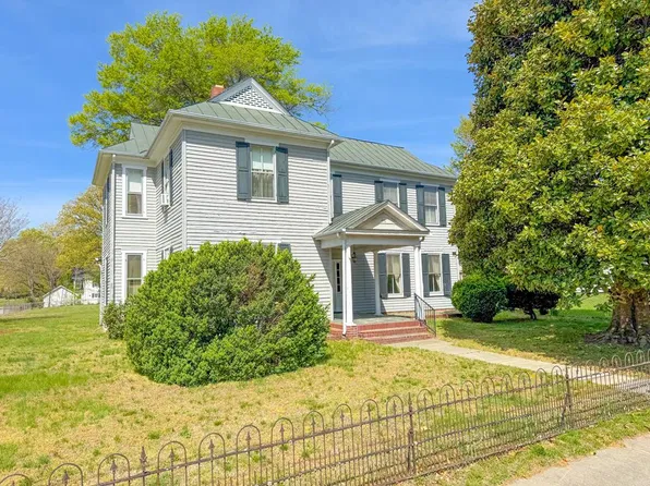 410 Brunswick Ave, Blackstone, VA 23824