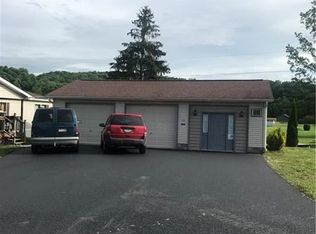1 Eastview Ct, Waynesburg, PA 15370