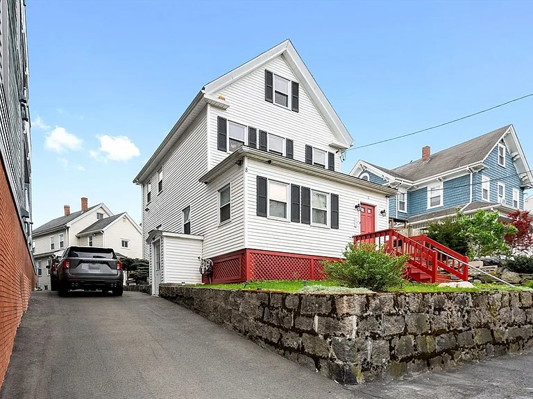 8 Walnut St #2 — Photo 1